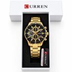 Montre CURREN avec bracelet doré et cadran noir dans sa boîte, vue carrée